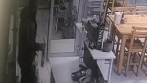 Ahlaksız! Yardım ettiği kişi işyerini soydu