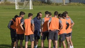 Akhisarspor karıştı! Futbolculara yemek verilmedi