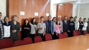 Alaşehirli öğrencilere, Kağıt Uçak ve Planör Model Yarışması'nda madalya