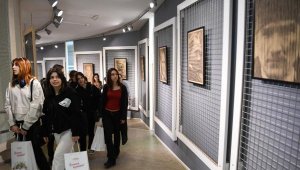 'Atatürk Portreleri Sergisi' Uğur Mumcu Merkezi'nde açıldı