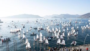 Ata'ya hem karada hem de denizde anma