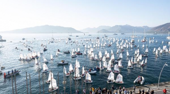 Ata'ya hem karada hem de denizde anma