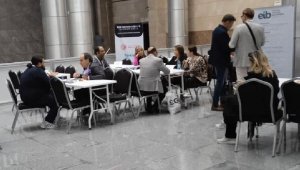 Avrupa, gelinlik ve damatlık için İzmir'e geldi