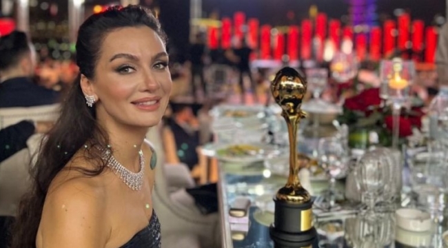 Birce Akalay. yılın oyuncusu ödülü aldı