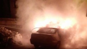 Bodrum'da park halindeki otomobil yandı