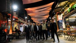 Bornova'daki tarihi Büyük Çarşı'da tente ve aydınlatma projesi