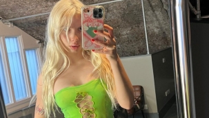 Bu elbisenin her yeri dekolte!