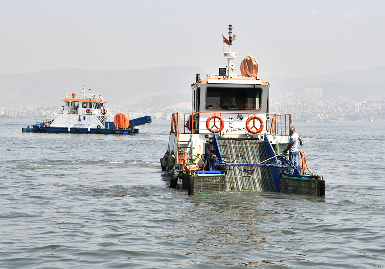 Körfeze 5 kilometrelik atık bırakıldı!