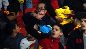 Çocuklar tribünde kabusu yaşadı