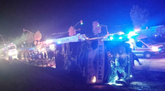 Denizli'de yolcu otobüsü ile kamyon çarpıştı; 12 yaralı