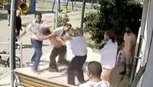 Doktoru dövdükleri sopa 'silah' sayıldı