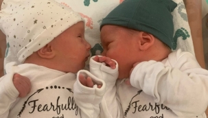 Dünyanın en yaşlı bebekleri doğdu