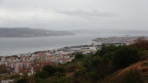 Gökçeada feribot seferlerine 'fırtına' engeli