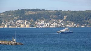 Gökçeada ve Bozcaada feribot seferlerine 'olumsuz hava' engeli