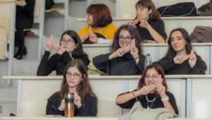 İşaret dilini öğrendiler