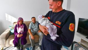 İtfaiye personeli, yangından kurtardığı Nehir bebekle buluştu