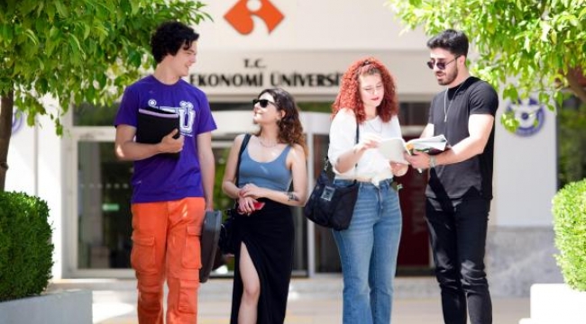 İzmir Ekonomi Üniversitesi, İngilizcede akredite olan ilk üniversite