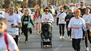 İzmir'de Ata'dan Ana'ya Saygı Koşusu