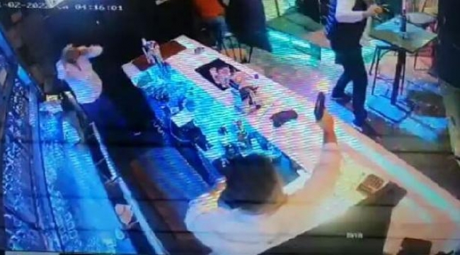 İzmir'de gece kulübünde silahlı kavga