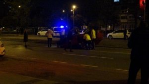 İzmir'de otomobil taklalar attı: 1 ölü, 1 yaralı