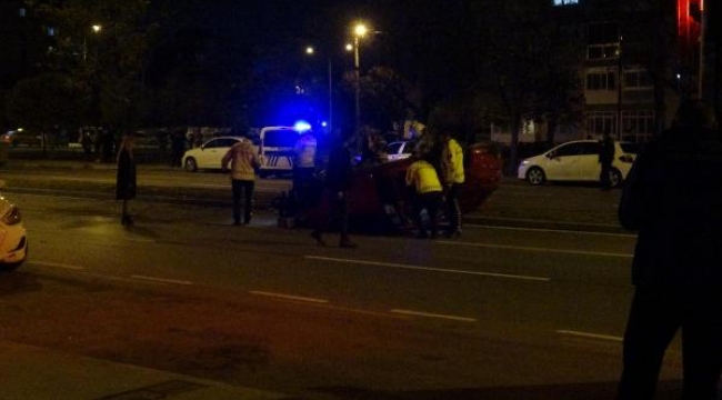 İzmir'de otomobil taklalar attı: 1 ölü, 1 yaralı