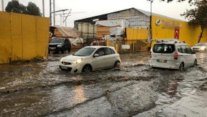 İzmir'de sağanak etkili oldu