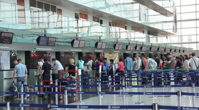 İzmir'in hava trafiğinde 'dış hat' hareketliliği