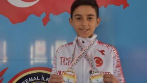 İzmirli 'Lastik çocuk' çifte madalya ile döndü
