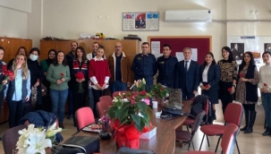 Jandarmadan öğretmenlere karanfil