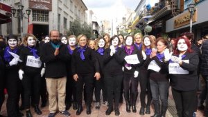 Kadınlardan şiddete karşı 'sessiz çığlık' eylemi