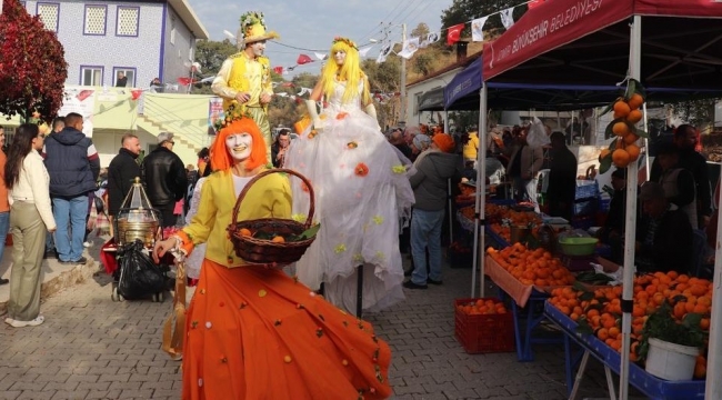 Karaburun'da "turuncu aşk" ile 13'üncü buluşma! Her yer rengarenk