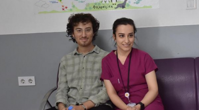 Kardeşine refakatçi olduğu hastanede hemşire oldu