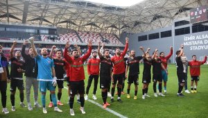 Karşıyaka gaza bastı