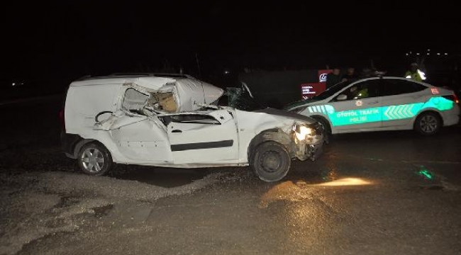 Kemalpaşa'da 3 araçlı kaza: 1'i bebek 3 yaralı