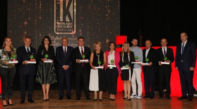 Koruncuk Vakfı'na İzmir'de "Yaşama Katkı Ödülü" verildi