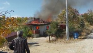 Kula'da baca temizliği yangına neden oldu