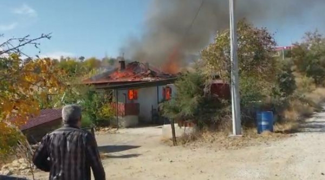 Kula'da baca temizliği yangına neden oldu