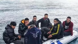 Kuşadası açıklarında geri itilen 21 kaçak göçmen kurtarıldı