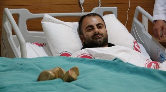 Mesanesinden 550 gram ağırlığında 20 taş çıktı