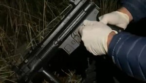 Mezarlıkta toprağa gömülü silah ele geçirildi