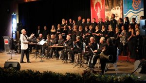 Narlıdere Ata'sını sevdiği şarkı ve türkülerle andı