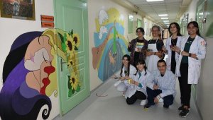 Öğrenciler, hastanedeki çocukların dünyasını resimleriyle renklendirdi
