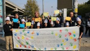 Öğrencilerden lösemili çocuklar için broşürlü, pankartlı farkındalık etkinliği