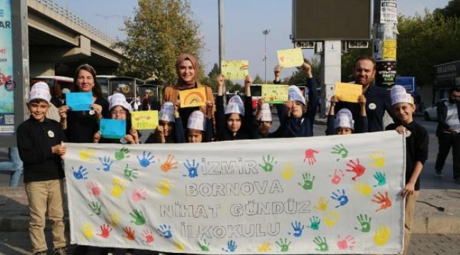 Öğrencilerden lösemili çocuklar için broşürlü, pankartlı farkındalık etkinliği