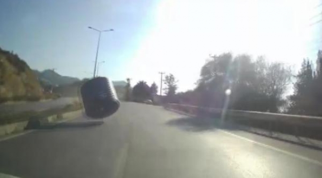 Otomobil sürücüsü son anda kurtuldu