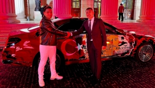 Rumen işadamı otomobilini Türk bayrağı ve Atatürk'le süsledi