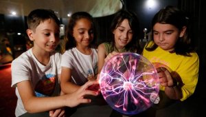 Konak Sancar Maruflu Bilim Merkezi, uzayın kapısını açıyor