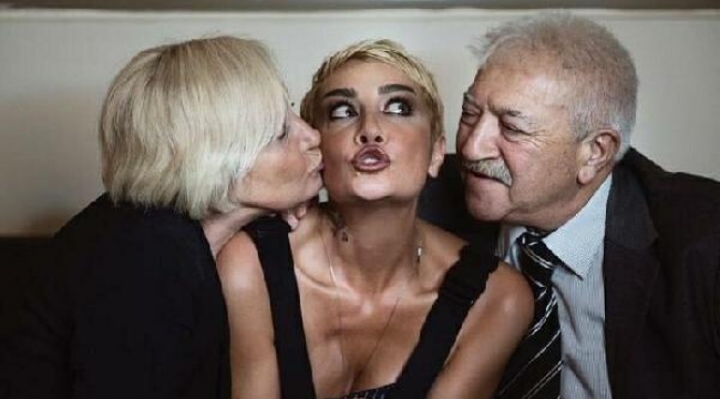 Şarkıcı Sıla'nın babası, son yolculuğuna uğurlandı