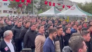 Şehit teğmenin silah arkadaşları taziye ziyaretinde marş söyledi