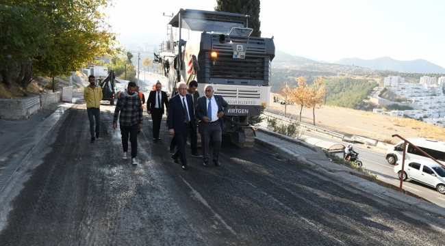 Selvitopu: Karabağlar'da asfaltlanmadık sokak bırakmayacağız